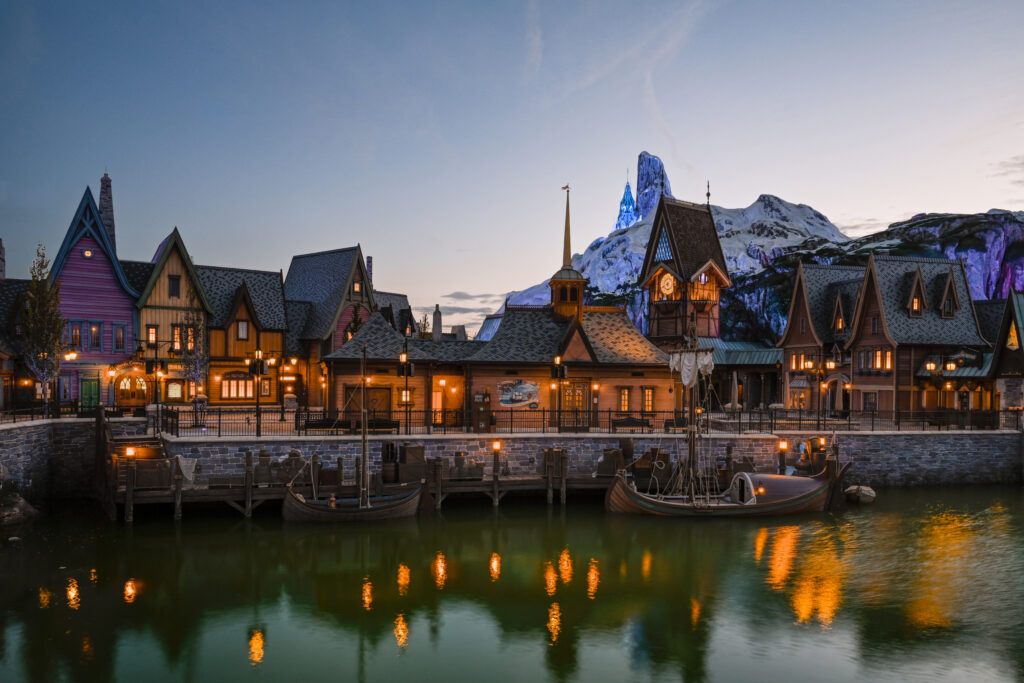 World of Frozen_Arendelle bei Nacht