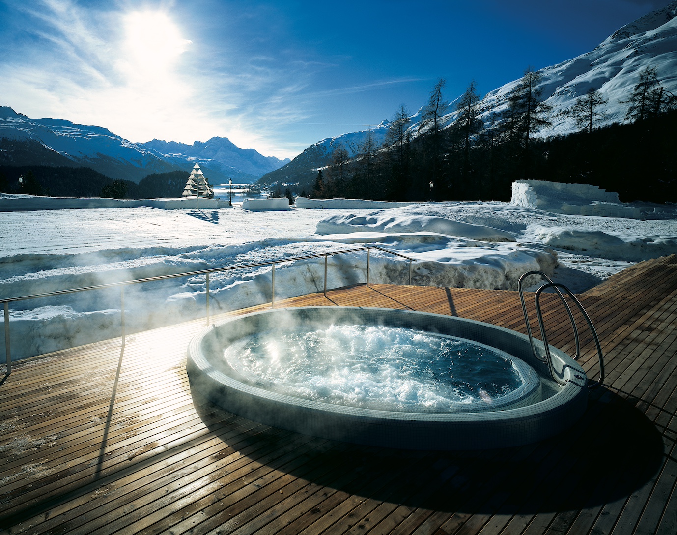 Schneelandschaft und Whirlpool