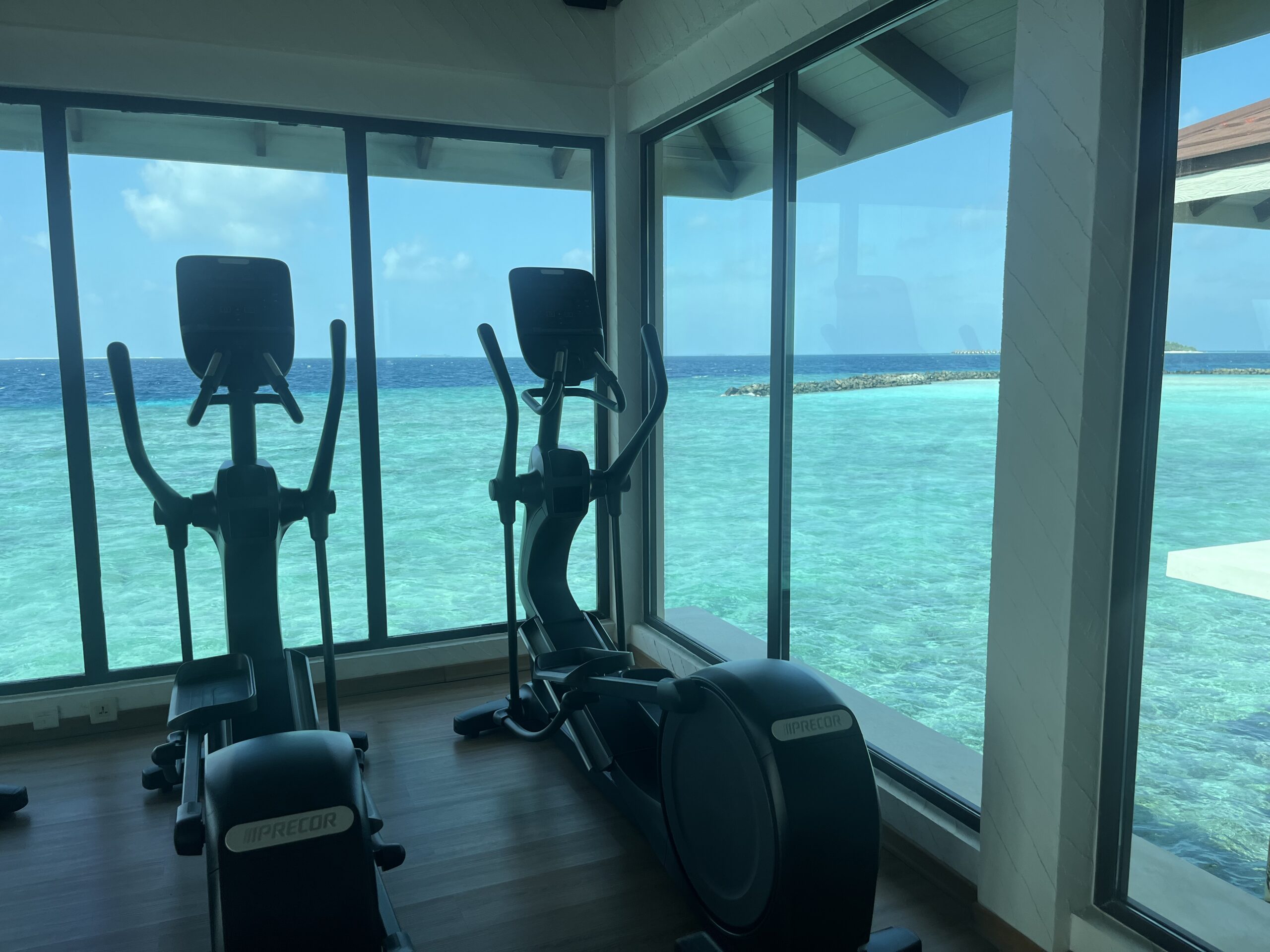 Malediven OBLU Select Lobigili Over Water Fitnesstudio