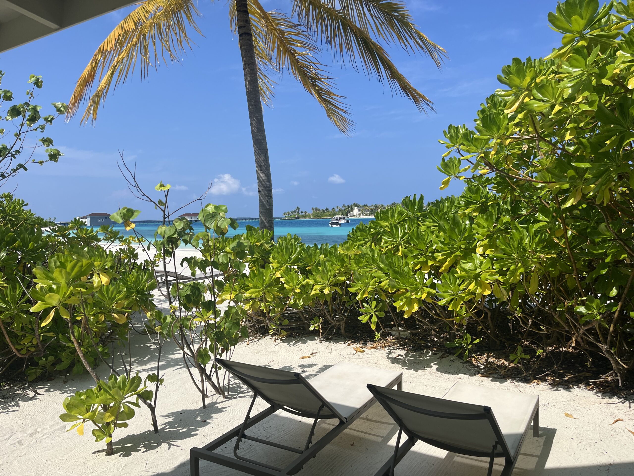Malediven Ailafushi Beach Villa
