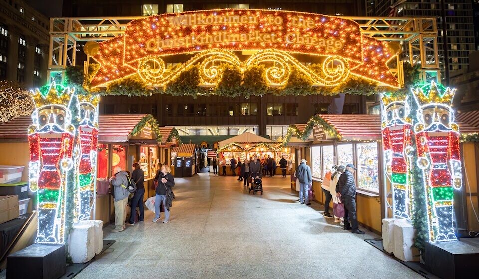 wir sehen den Eingang zu einem Weihnachtsmarkt in Chicago
