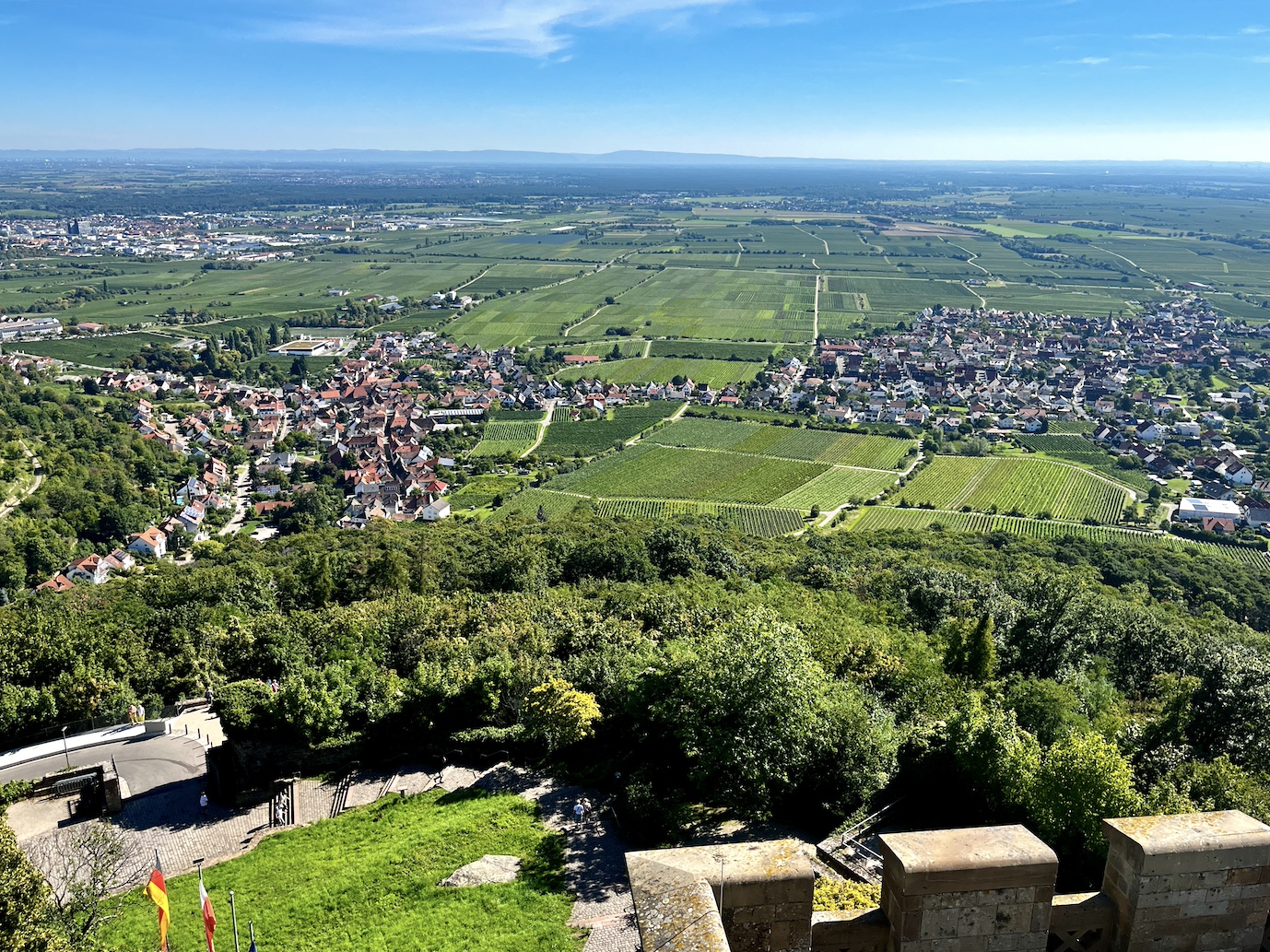 Blick vom Hambacher Schloss
