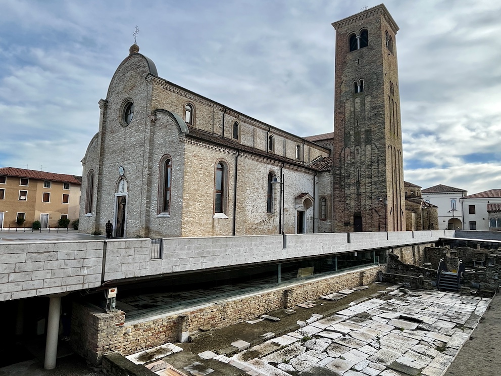 römisches Ausgrabungsareal unter der Kathedrale Santo Stefano Portomartire