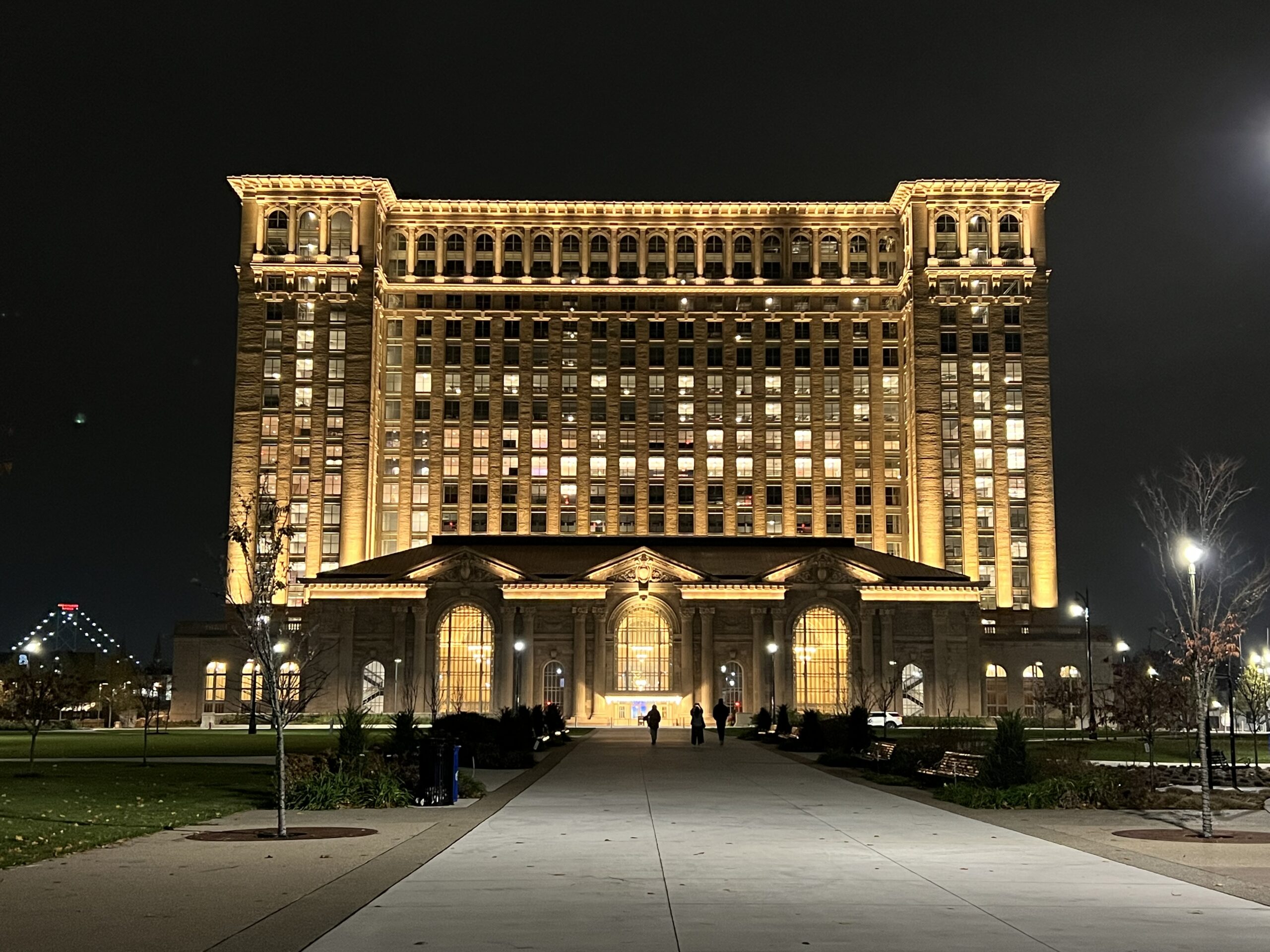 Michigan Central Station Detroit bei Nacht