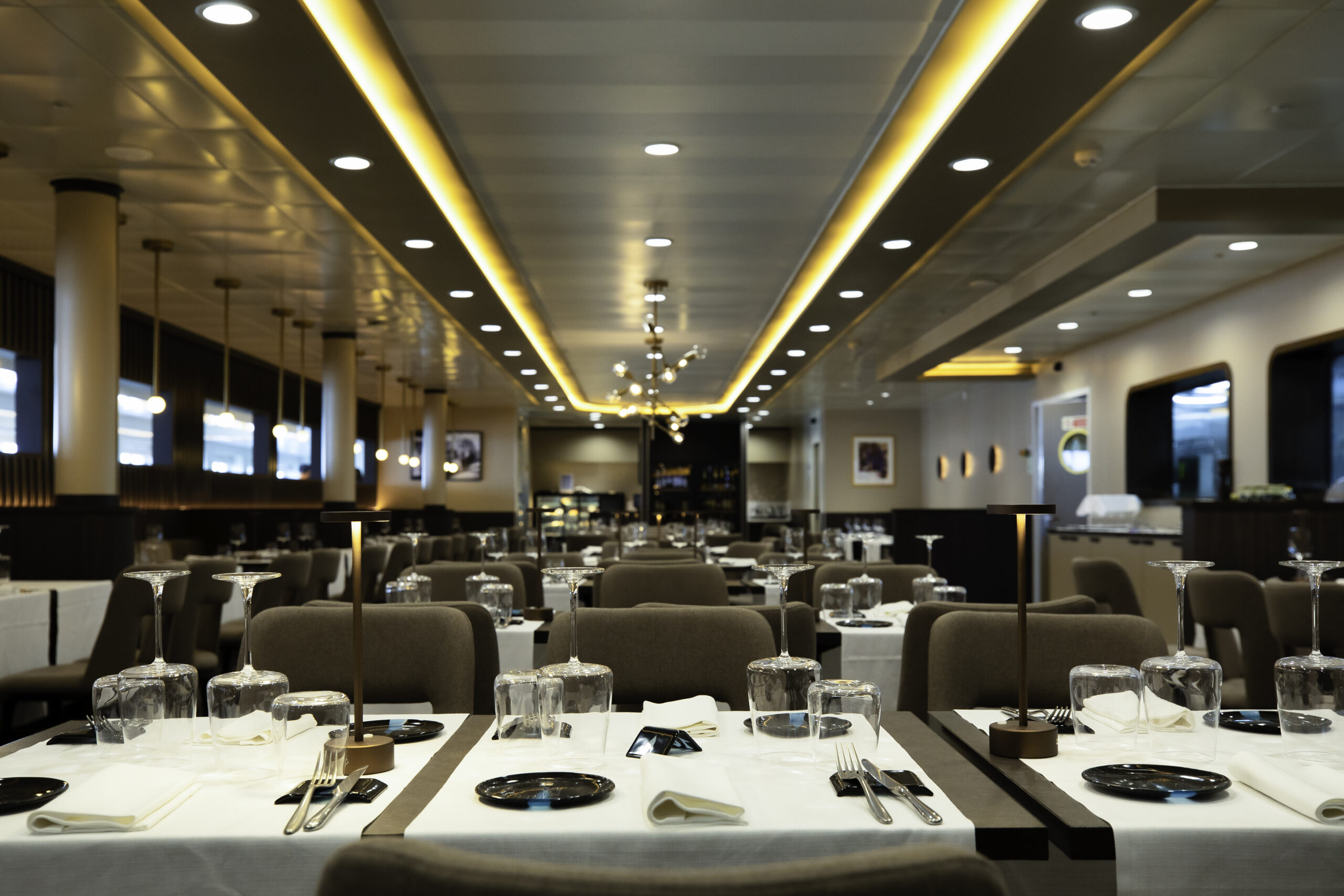 Moby Lines Legacy Ristorante Kreuzfahrt Restaurant