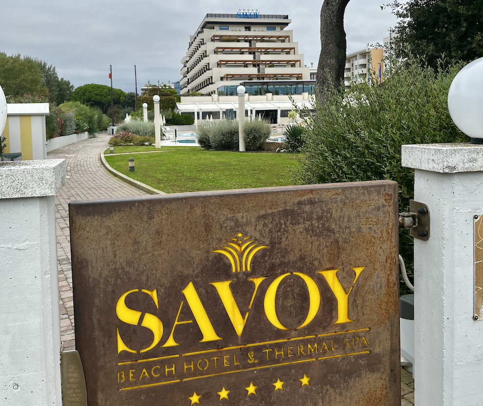 Das Savoy Beach Hotel vom Strand
