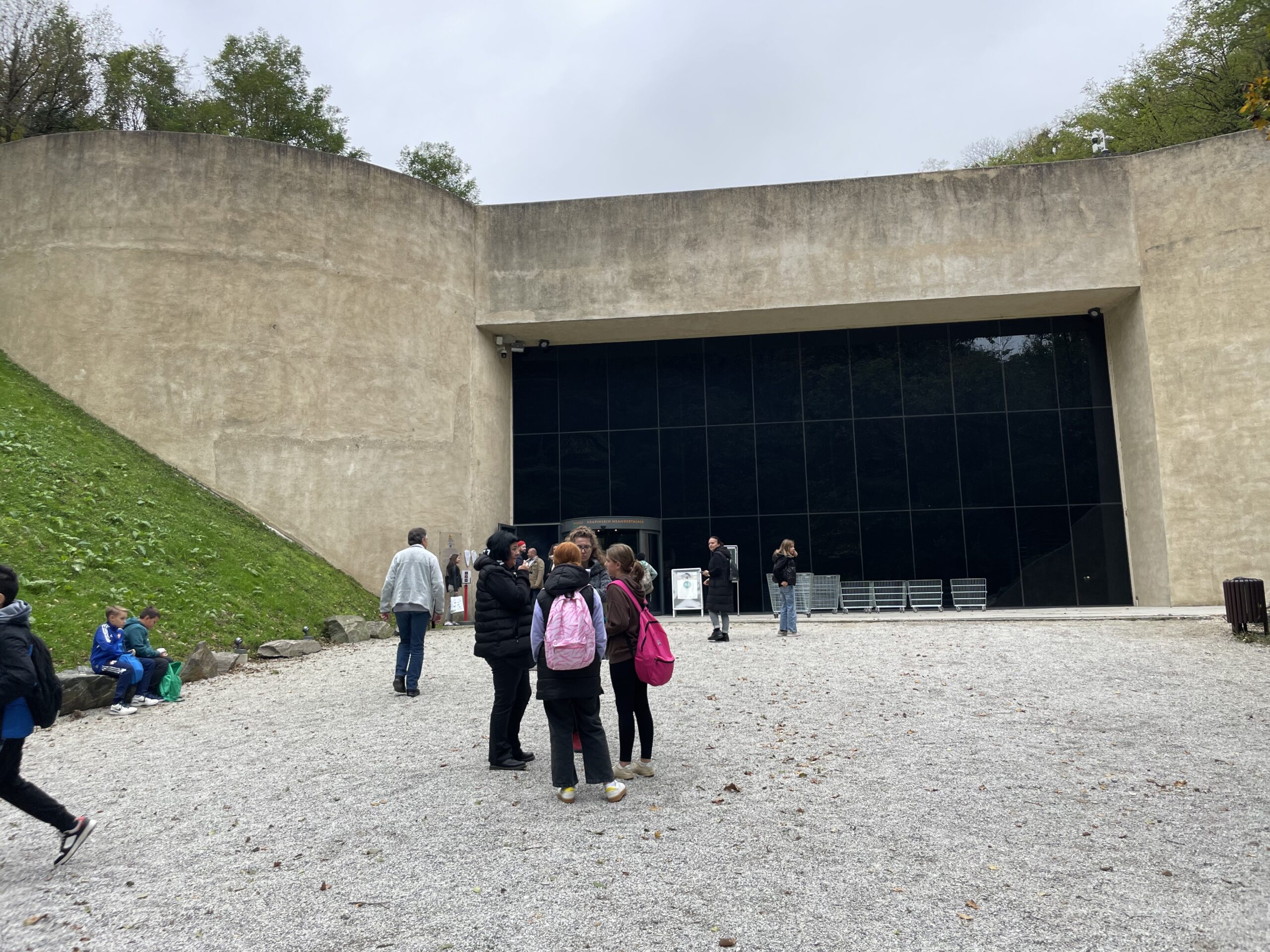 der Eingang eines Museums