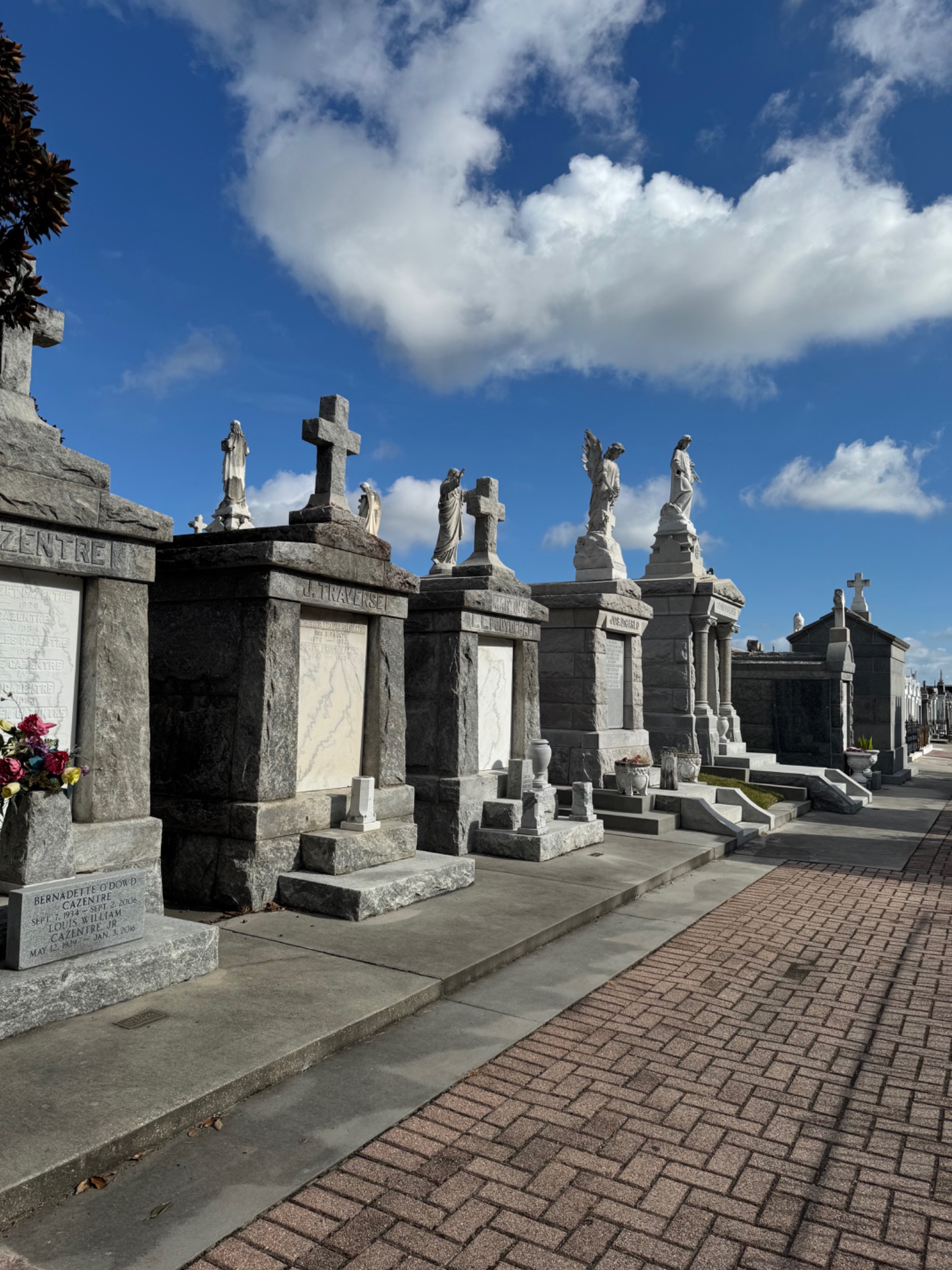 Mausoleen und Grabstätten auf dem St. Louis Cemetery No. 3