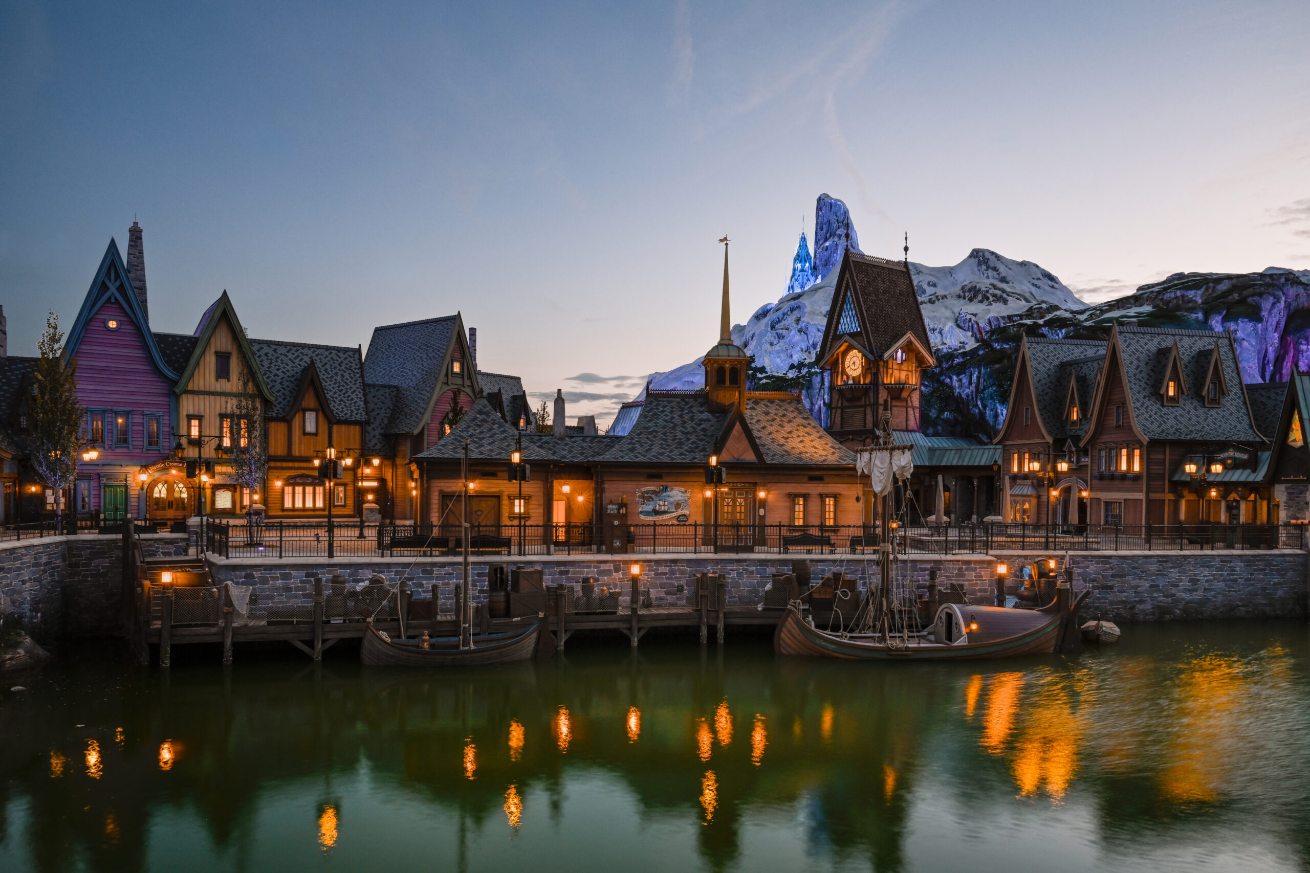 World of Frozen_Arendelle bei Nacht