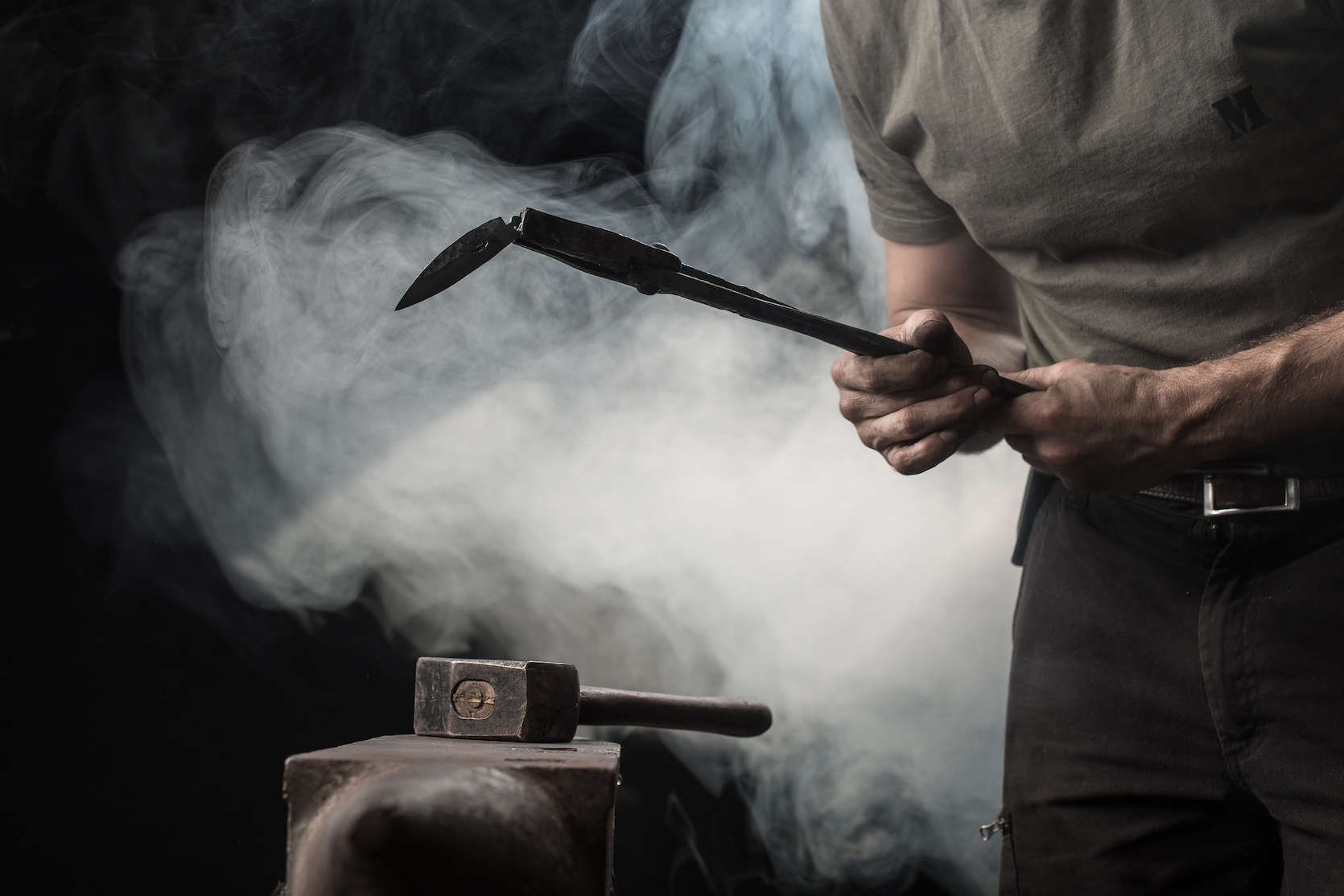 In der Werkstatt entstehen Klingen für die Morta-Messer.