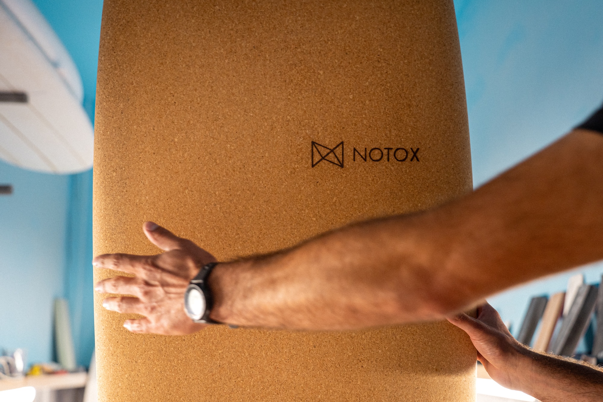 NOTOX fertigt unter anderem Boards mit Korkoberfläche.