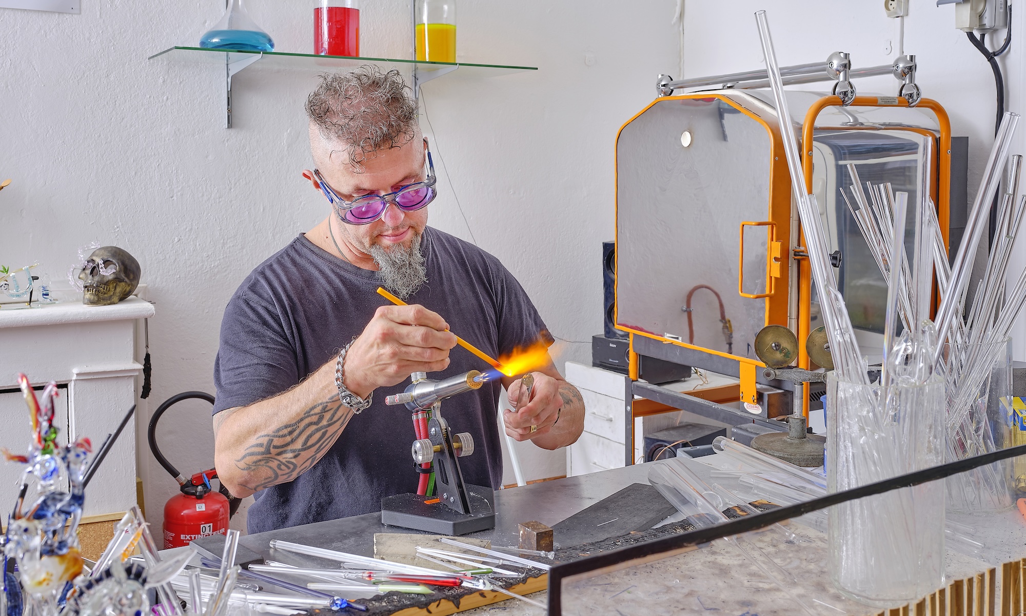 Glasbearbeitung am Brenner im Atelier Phil de Verre in Sallertaine.
