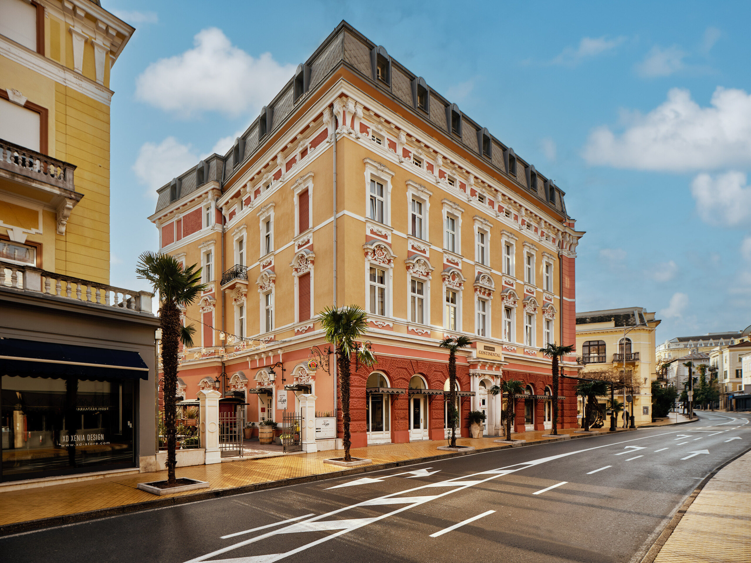 Fassade des Amadria Park Hotel Continental an der Hauptstraße von Opatija