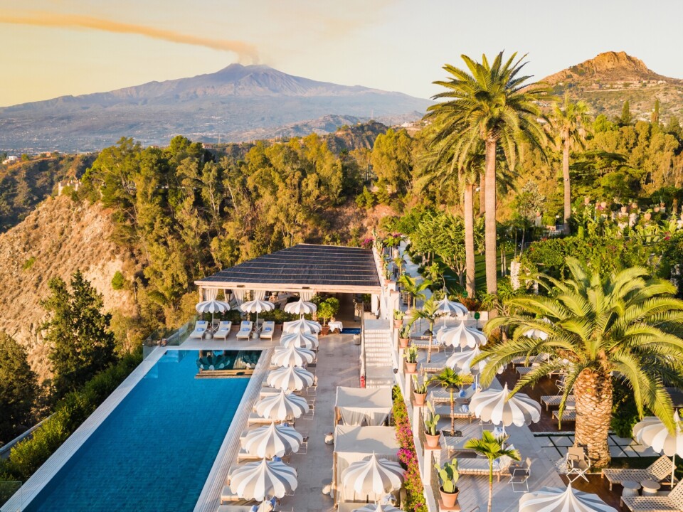 Poolterrasse des San Domenico Palace mit Blick auf den Ätna